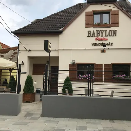 Babylon Pizzeria Vendeghaz Guest house *